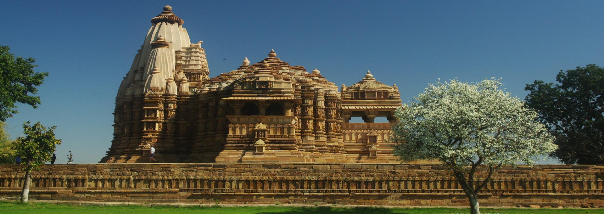 Golden Triangle Tour with Khajuraho and Varanasi