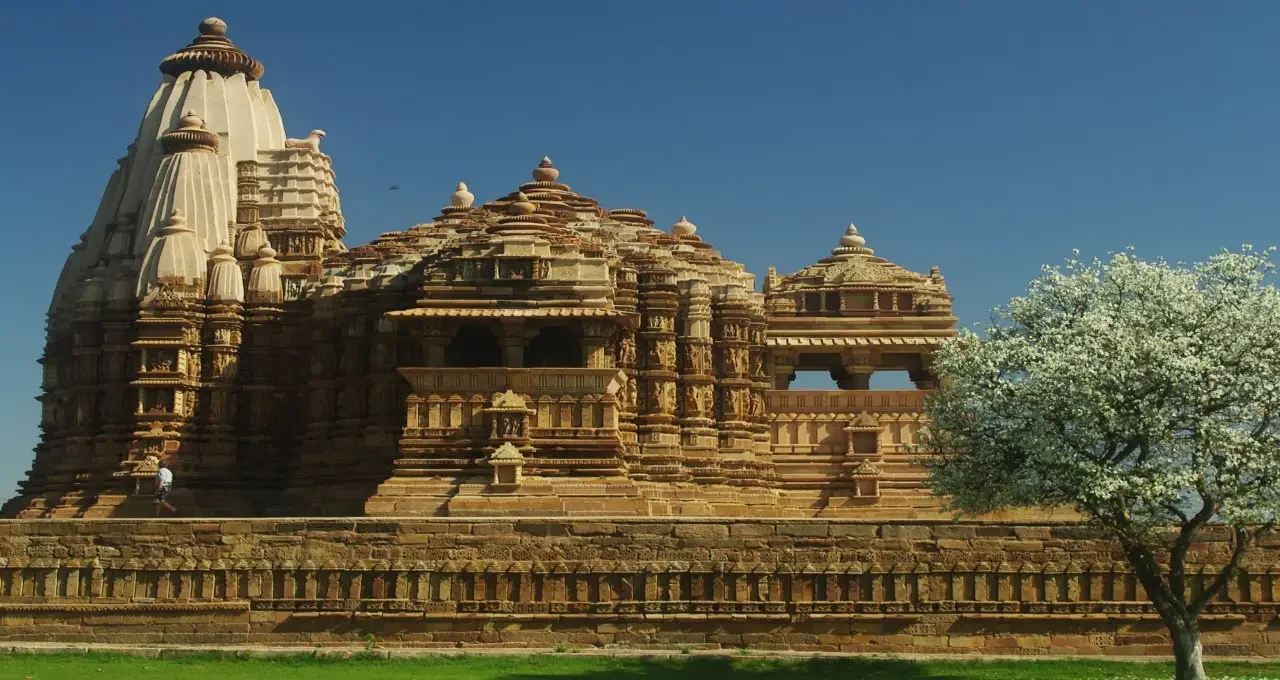 Golden Triangle Tour with Khajuraho and Varanasi